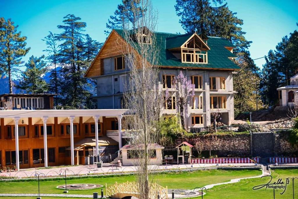 Mitsubshi Jeep Rent a Car Shogran